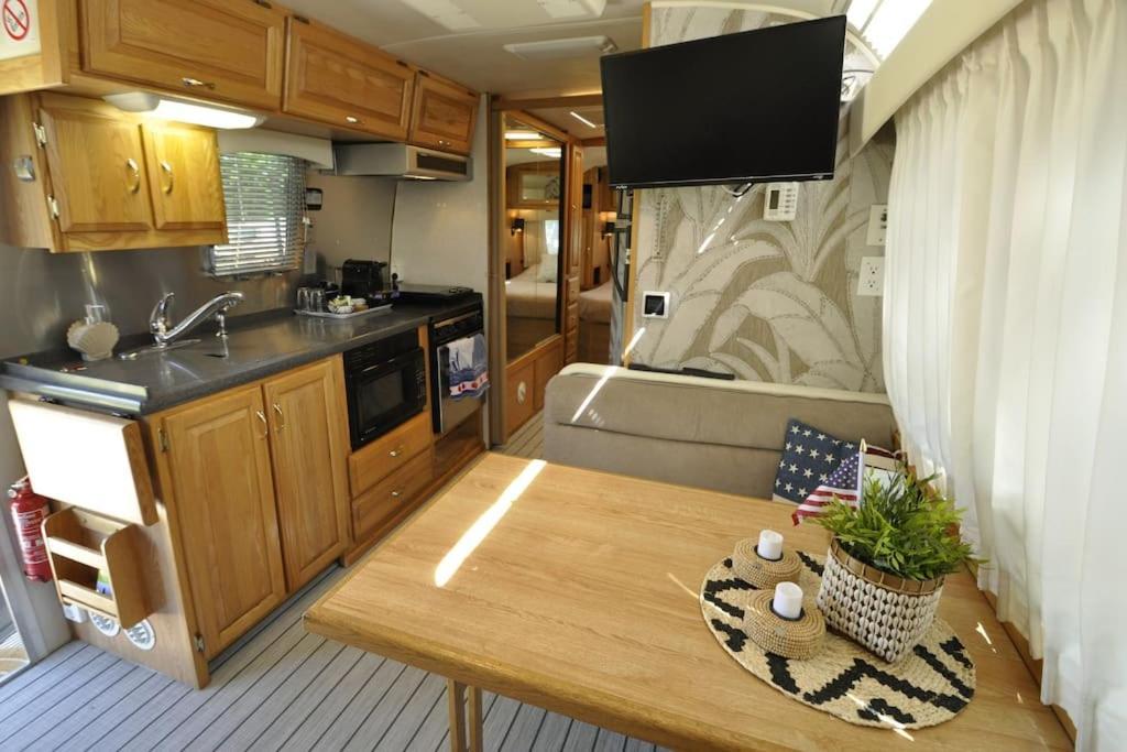 Airstream Retro Usa Caravan Earnewald Ngoại thất bức ảnh