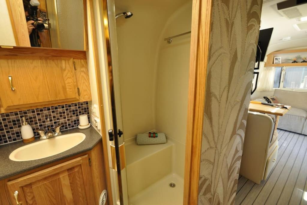 Airstream Retro Usa Caravan Earnewald Ngoại thất bức ảnh