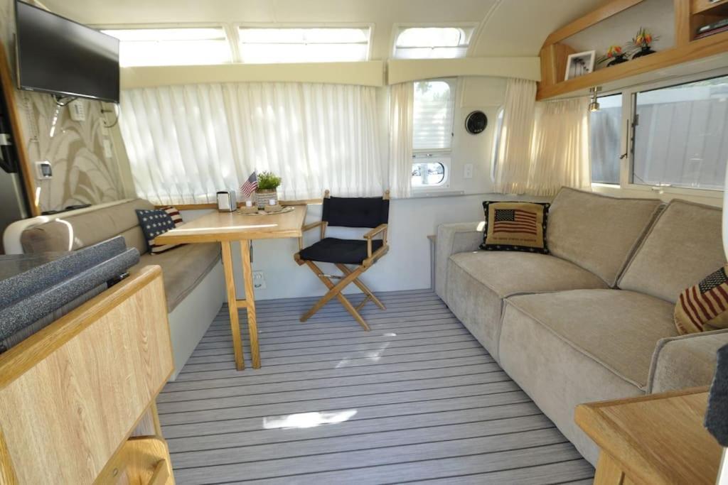 Airstream Retro Usa Caravan Earnewald Ngoại thất bức ảnh